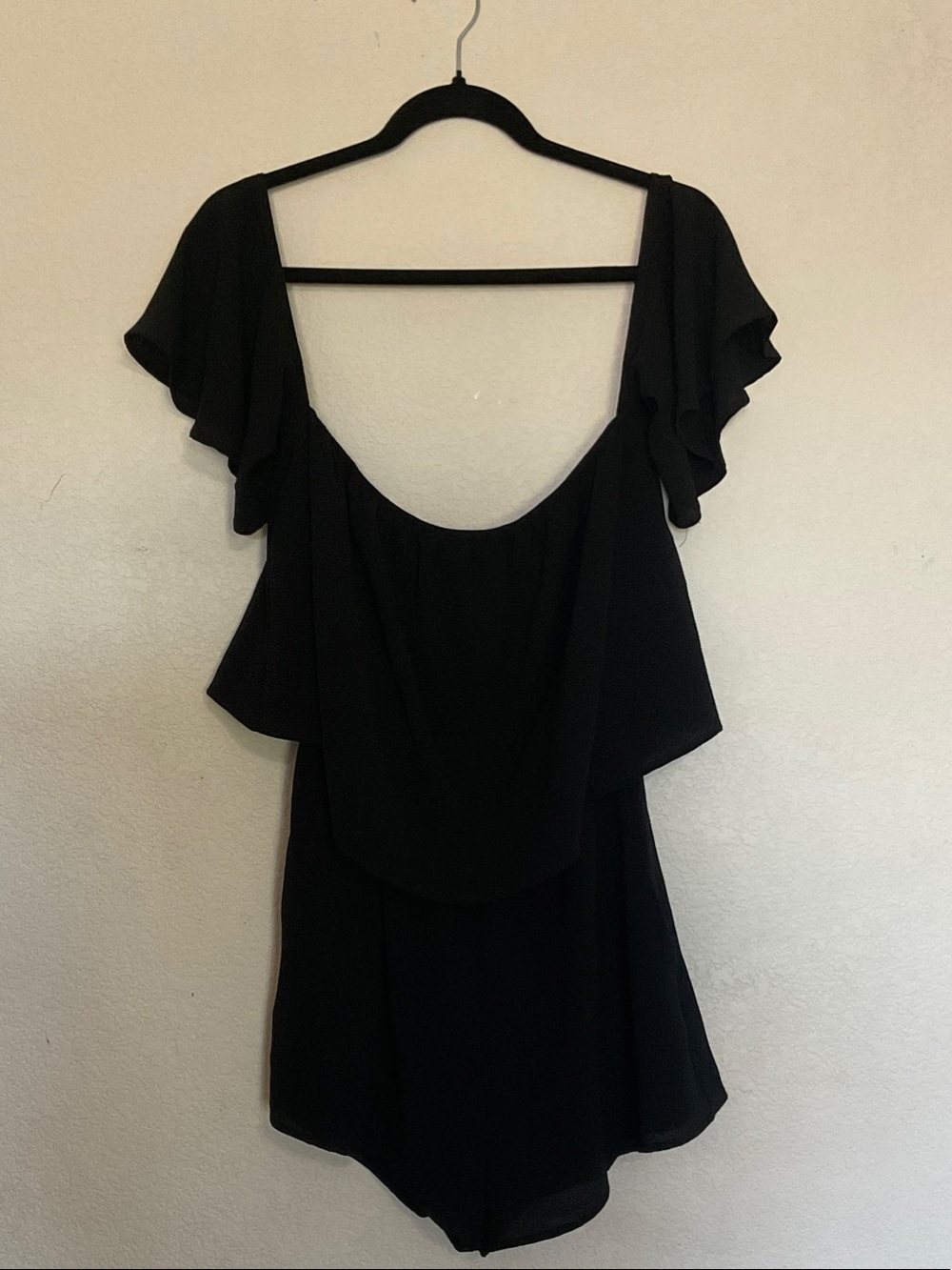 Black Flutter Sleeve Women’s Romper w/ pockets